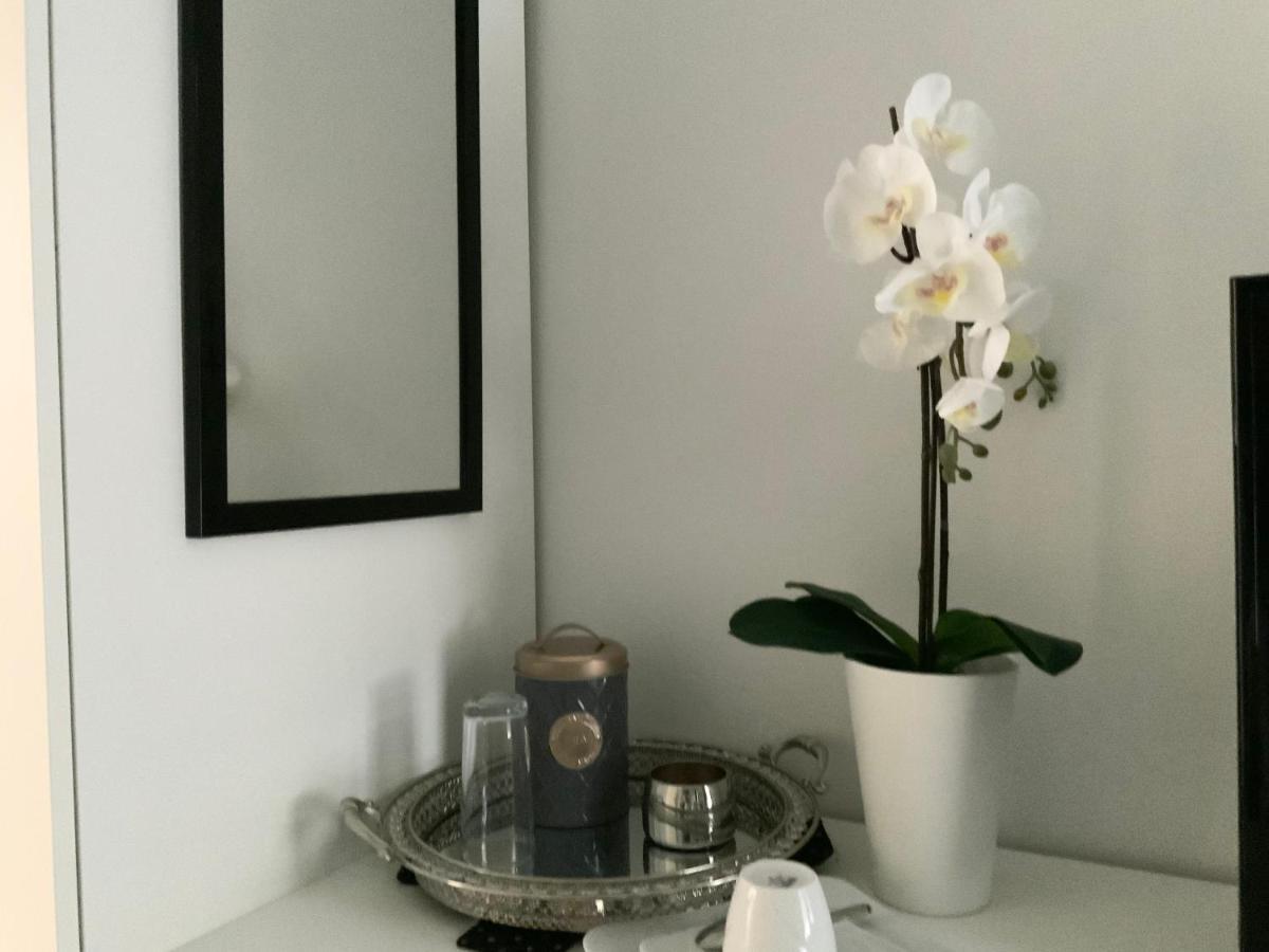 Executive Single Room With En-Suite In Guest House City Centre Luxemburg Kültér fotó